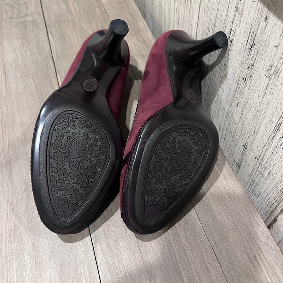 Sofft suede peep toe heels in maroon and dark chocolate brown size 9.5 - Picture 5 of 6